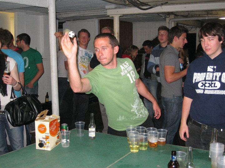 Joël playing Beer Pong